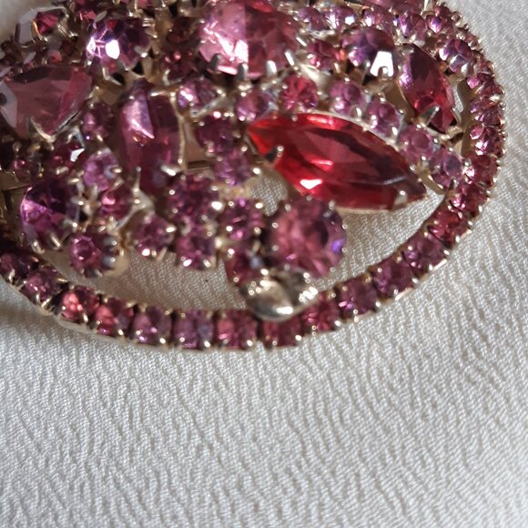 1960s Weiss Pink Rhinestone 2 Inch Circular Domed Vintage Brooch - Picture 4 of 16